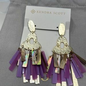 Fun dangling earrings gold with lavender purple